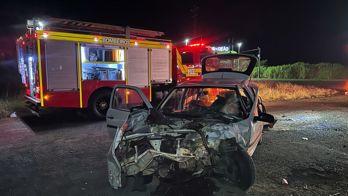 Acidente entre carro e caminhão deixa condutor ferido em Vargeão Acidente entre carro e caminhão deixa condutor ferido em Vargeão