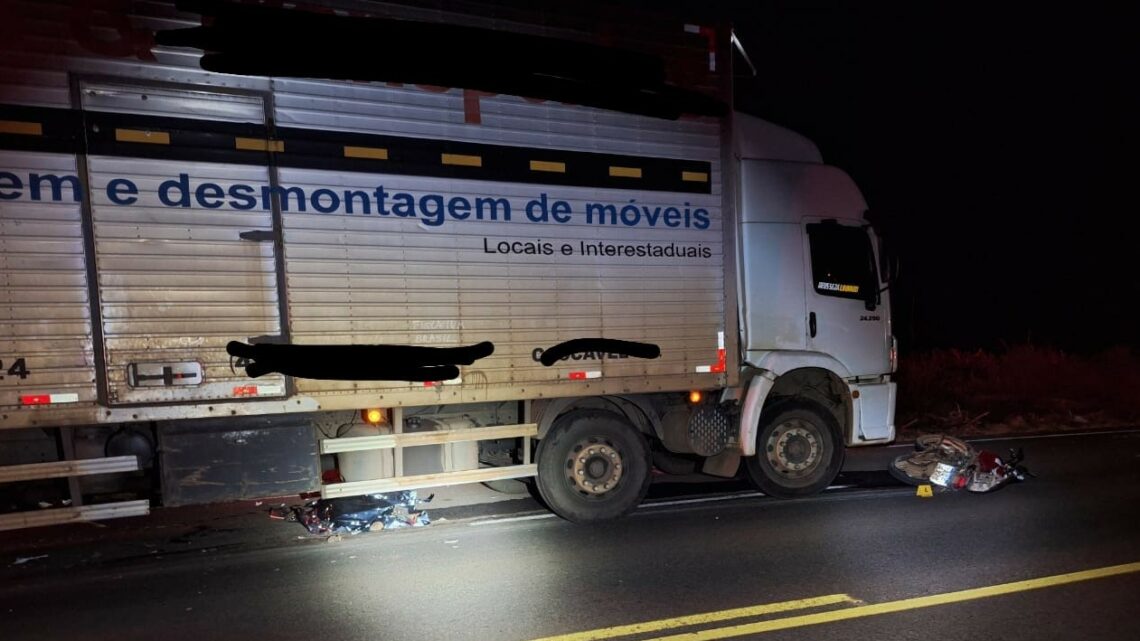 Jovem motociclista morre em batida frontal com caminhão em São Lourenço do Oeste Jovem motociclista morre em batida frontal com caminhão em São Lourenço do Oeste