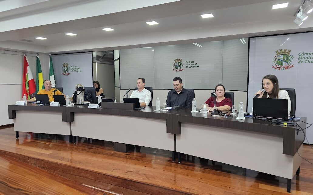 Vereadores recebem equipe do CAPS AD III para acompanhar serviços de atenção psicossocial em Chapecó Vereadores recebem equipe do CAPS AD III para acompanhar serviços de atenção psicossocial em Chapecó