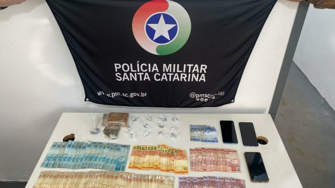 Polícia Militar desarticula ponto de tráfico de drogas no bairro São Pedro em Chapecó Polícia Militar desarticula ponto de tráfico de drogas no bairro São Pedro em Chapecó