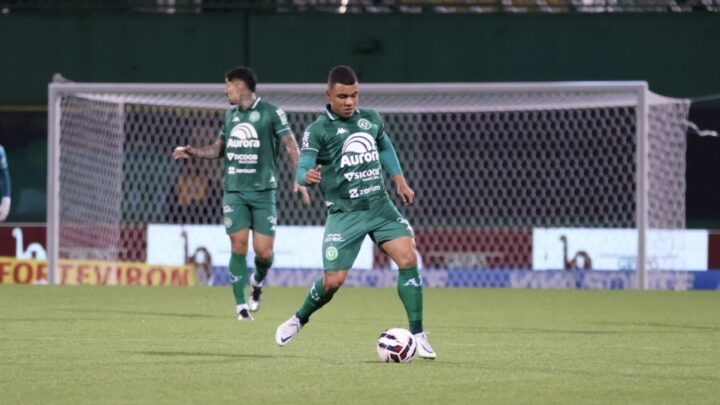 De novo! Chapecoense toma virada no final e perde em casa pro Goiás