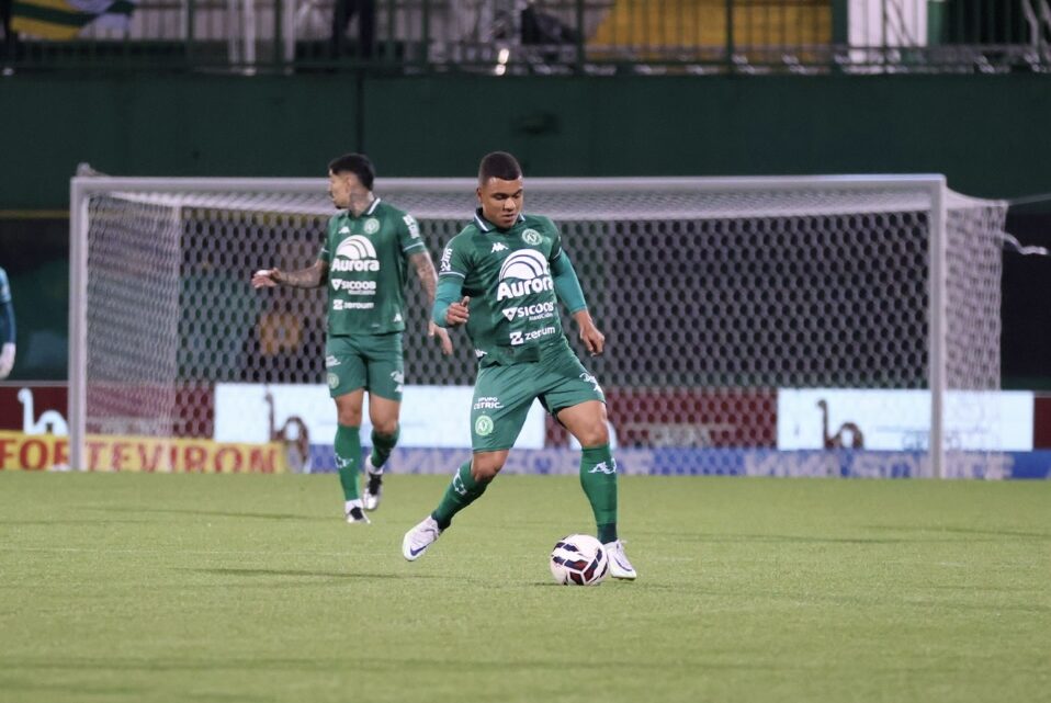 De novo! Chapecoense toma virada no final e perde em casa pro Goiás De novo! Chapecoense toma virada no final e perde em casa pro Goiás