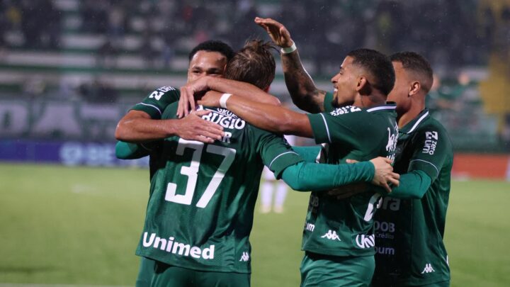 Chape goleia o Amazonas em noite inspirada na Arena Condá