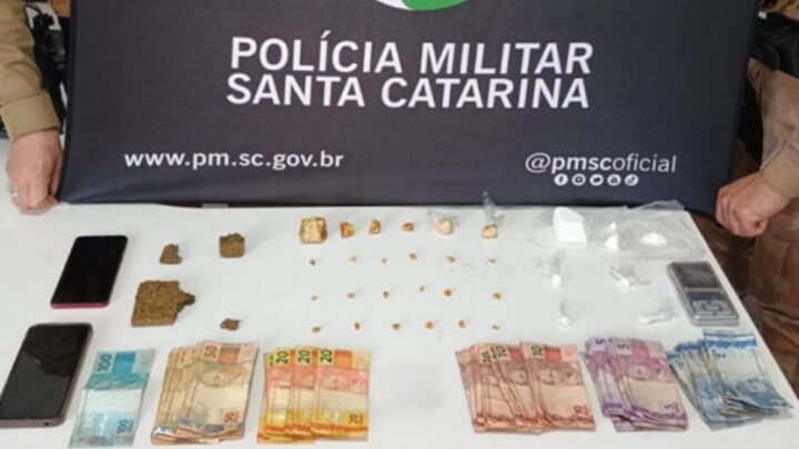 Adolescente é flagrada vendendo drogas em Chapecó