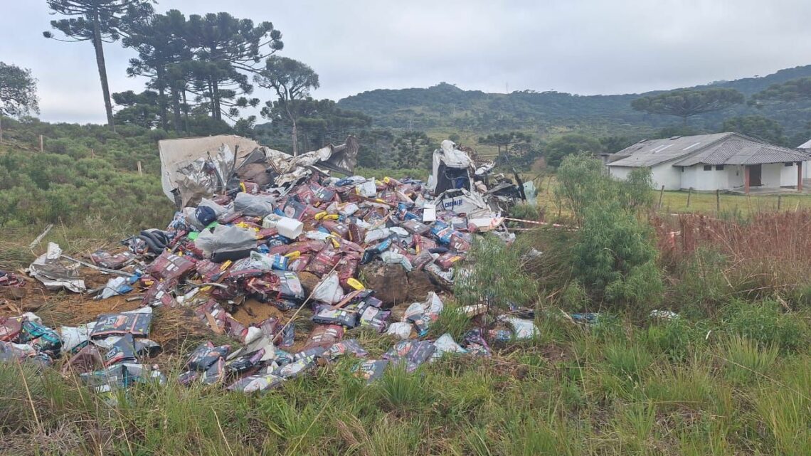 Capotamento na Serra Catarinense deixa um morto Capotamento na Serra Catarinense deixa um morto