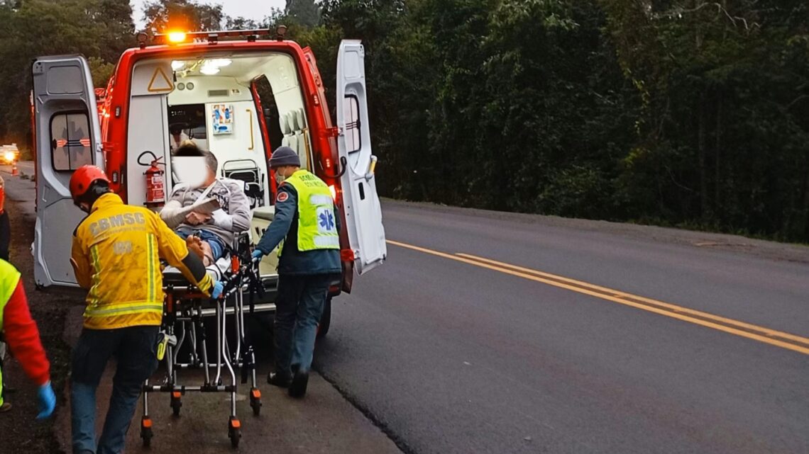 Casal fica ferido após colidir de moto em cachorro na BR-158 Casal fica ferido após colidir de moto em cachorro na BR-158