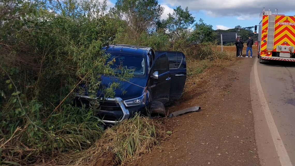 Colisão entre carros deixa feridos na SC-135 Colisão entre carros deixa feridos na SC-135