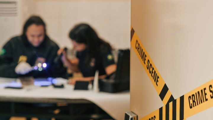 Homem é preso suspeito de armazenar material de abuso sexual infantojuvenil em SC