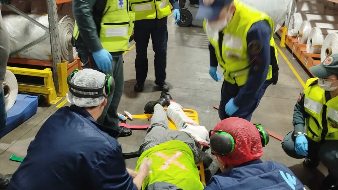 Trabalhador sofre acidente grave ao ser atingido por bobina metálica em Xaxim