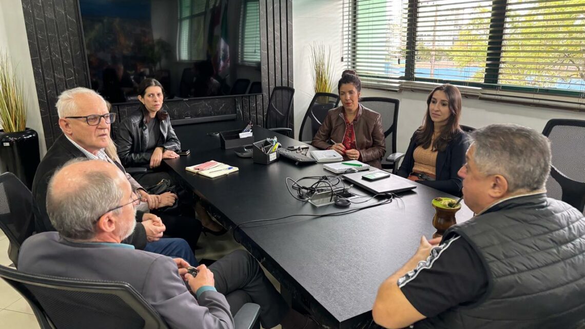 Reitoria da UFFS pede apoio da Prefeitura para implantação de Hospital Universitário em Chapecó Reitoria da UFFS pede apoio da Prefeitura para implantação de Hospital Universitário em Chapecó