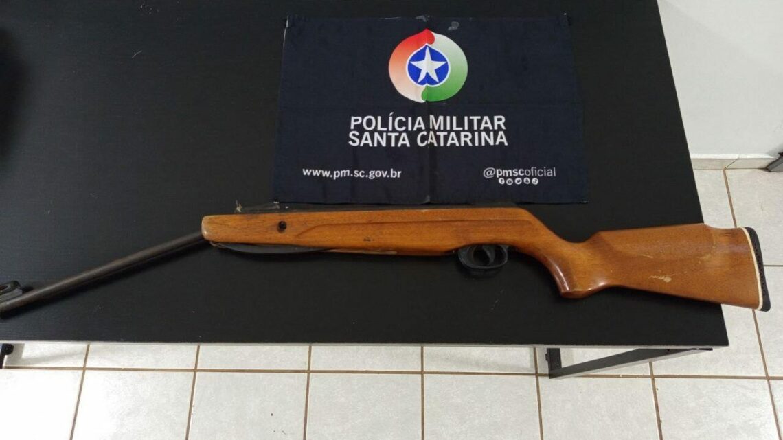 Jovem é surpreendido com tiro no rosto durante discussão em SC Jovem é surpreendido com tiro no rosto durante discussão em SC