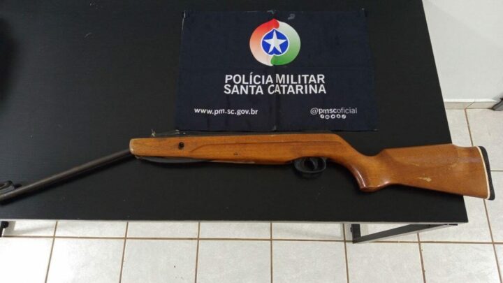 Jovem é surpreendido com tiro no rosto durante discussão em SC