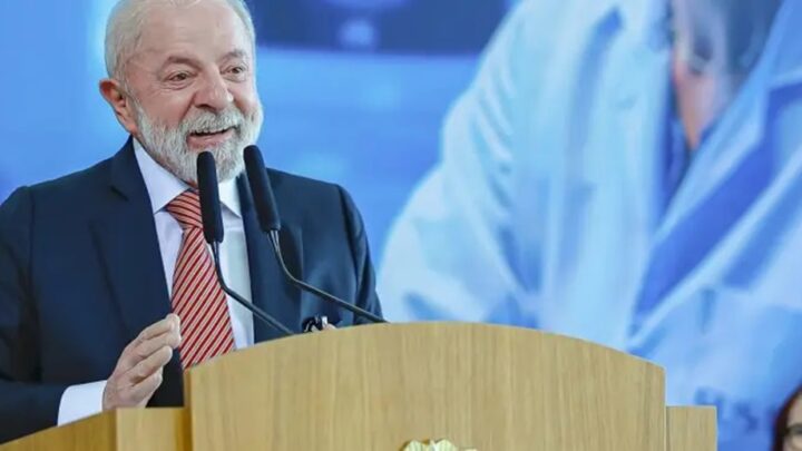 Reprovação de Lula cresce para 56%, segundo PoderData