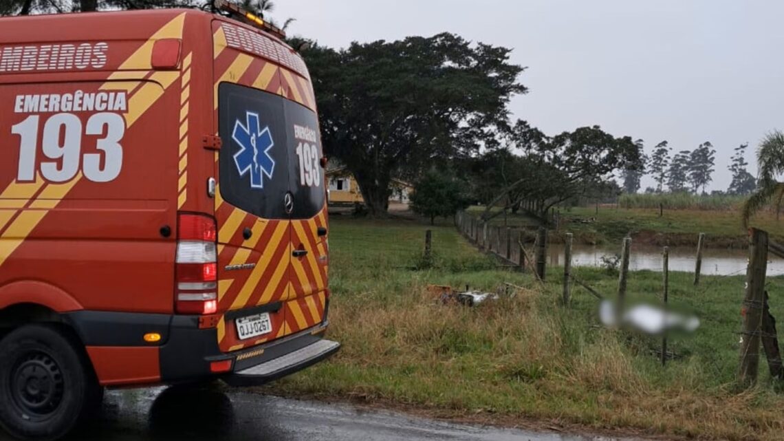 Homem morto é encontrado ‘pendurado’ em cerca de arame em SC Homem morto é encontrado ‘pendurado’ em cerca de arame em SC