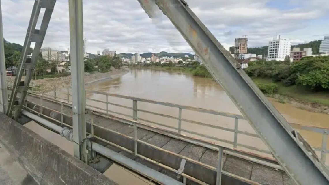 Corpo de mulher é encontrado boiando em rio de SC