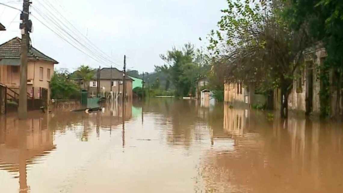 Chuvas no Rio Grande do Sul deixam 3 mortos e mais de 6 mil fora de casa Chuvas no Rio Grande do Sul deixam 3 mortos e mais de 6 mil fora de casa