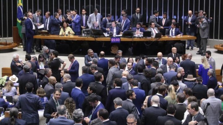 Congresso derruba o decreto que aumentava a cobrança de IOF