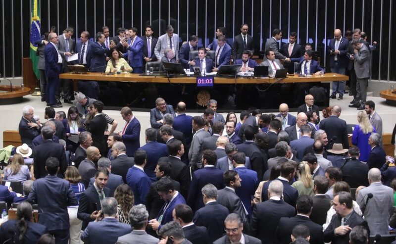 Congresso derruba o decreto que aumentava a cobrança de IOF Congresso derruba o decreto que aumentava a cobrança de IOF