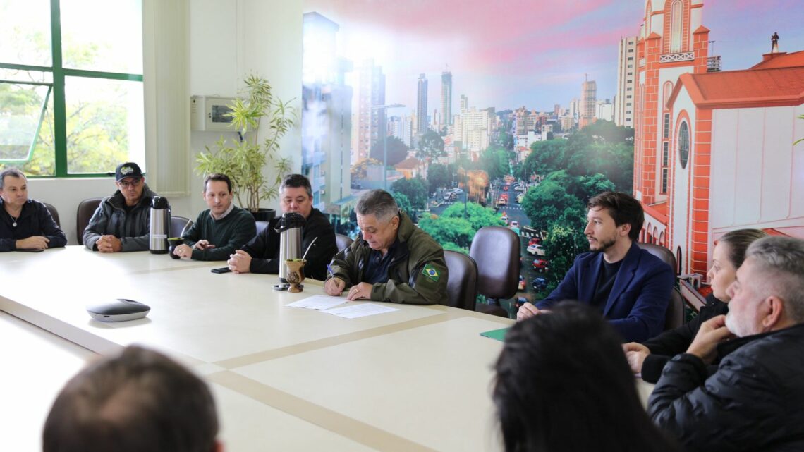Prefeitura de Chapecó lança nova edição do Prefic e cria programa habitacional Lar Doce Lar Prefeitura de Chapecó lança nova edição do Prefic e cria programa habitacional Lar Doce Lar