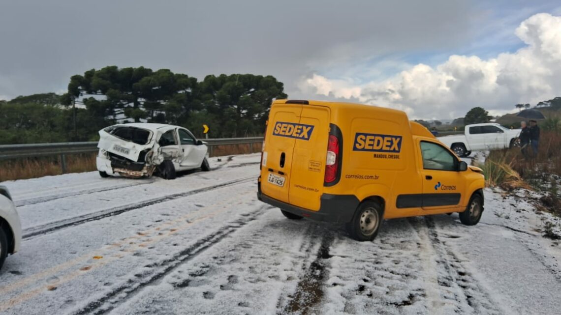 Tempestade de granizo provoca acidente com cinco veículos em São Joaquim; veja as imagens Tempestade de granizo provoca acidente com cinco veículos em São Joaquim; veja as imagens