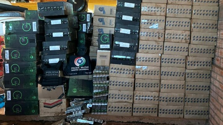 Polícia Federal e Polícia Militar de SC prendem dois homens e apreendem 100 mil maços de cigarros em Dionísio Cerqueira/SC
