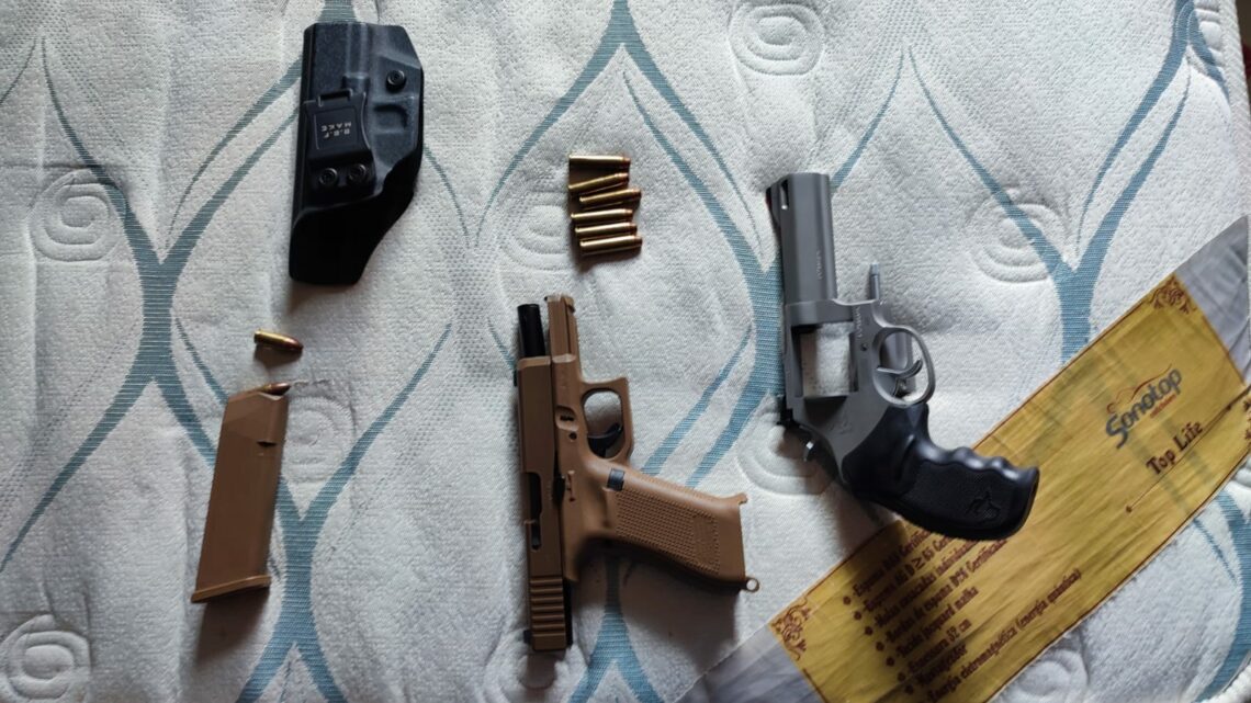 Polícia Civil apreende armas de fogo, arma de pressão e outros objetos em SC Polícia Civil apreende armas de fogo, arma de pressão e outros objetos em SC