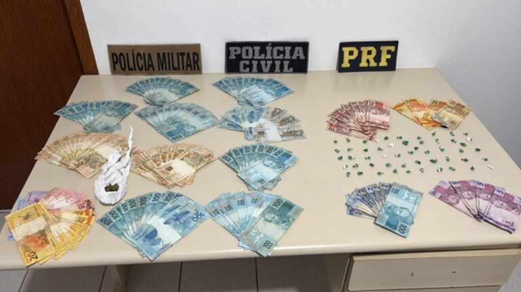 Polícia Civil deflagra operação policial contra o tráfico de drogas em Bom Retiro Polícia Civil deflagra operação policial contra o tráfico de drogas em Bom Retiro