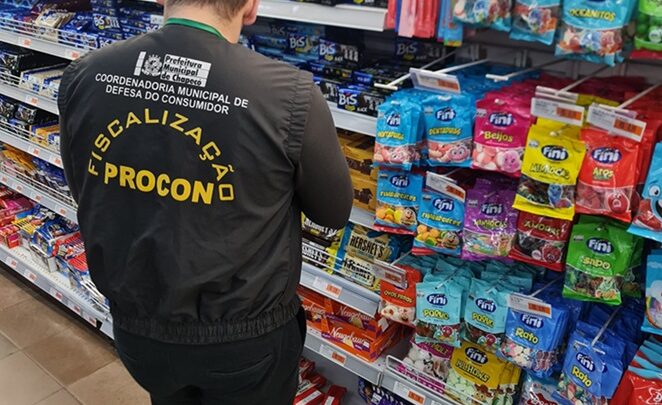 Procon de Chapecó realiza fiscalização em supermercados