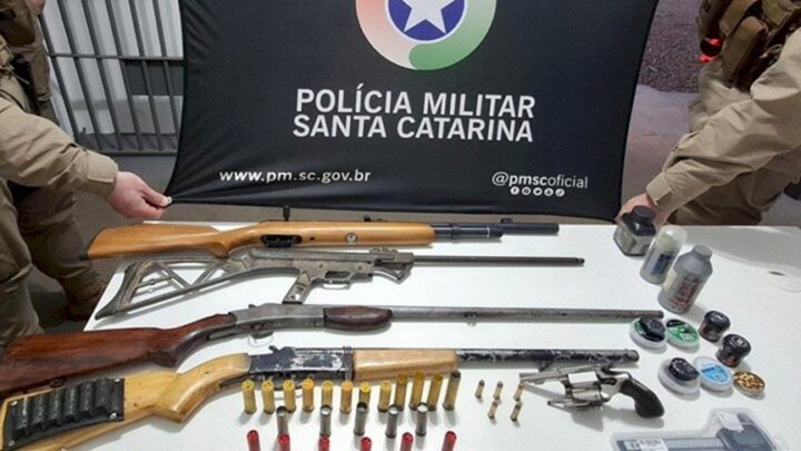 Homem é preso por posse irregular de armas de fogo em Chapecó