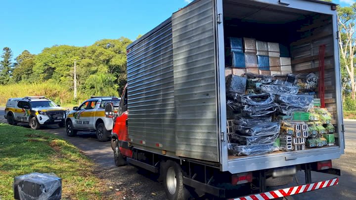Caminhão que transportava brinquedos é flagrado com mais de 1.400 garrafas de vinho descaminhadas Caminhão que transportava brinquedos é flagrado com mais de 1.400 garrafas de vinho descaminhadas