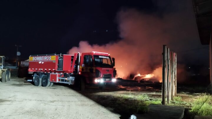 Incêndio atinge depósito de madeiras laminadas em Ponte Serrada