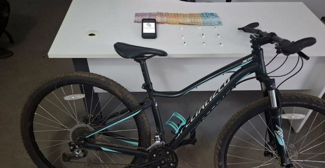 Polícia Militar apreende drogas e recupera bicicleta furtada em Chapecó Polícia Militar apreende drogas e recupera bicicleta furtada em Chapecó
