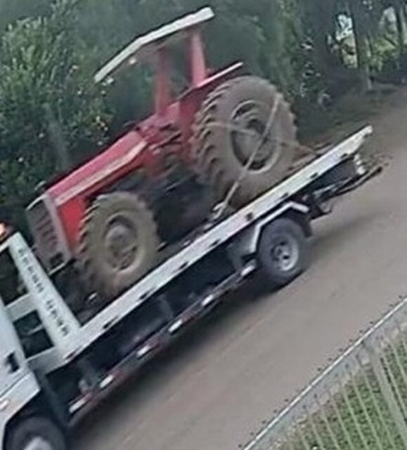 Anúncio no Facebook ajuda polícia a recuperar trator furtado no Oeste de SC Anúncio no Facebook ajuda polícia a recuperar trator furtado no Oeste de SC