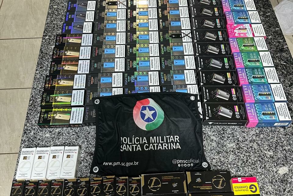 Passageiro é preso com cigarros eletrônicos e anabolizantes durante fiscalização em ônibus no Oeste Passageiro é preso com cigarros eletrônicos e anabolizantes durante fiscalização em ônibus no Oeste