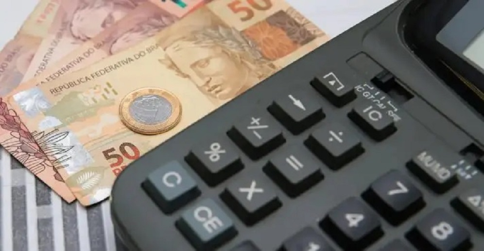 Banco Central eleva taxa básica de juros para 15% ao ano Banco Central eleva taxa básica de juros para 15% ao ano