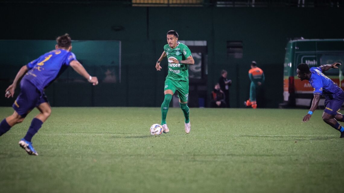 Chapecoense confirma o retorno do zagueiro Kauan Faria Chapecoense confirma o retorno do zagueiro Kauan Faria