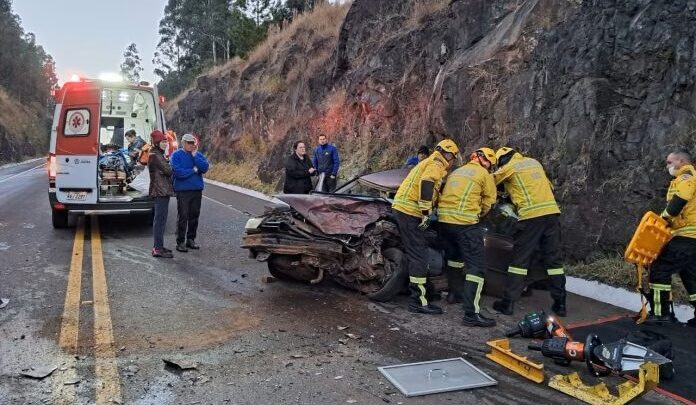 Colisão entre carro e caminhonete deixa feridos no Oeste de SC