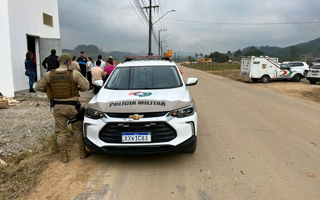 Homem morre eletrocutado ao tentar furtar fios em central de energia Homem morre eletrocutado ao tentar furtar fios em central de energia