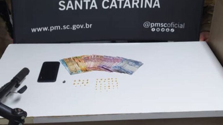 Operação da Polícia Militar resulta em prisões por tráfico, uso de drogas e receptação em Xanxerê