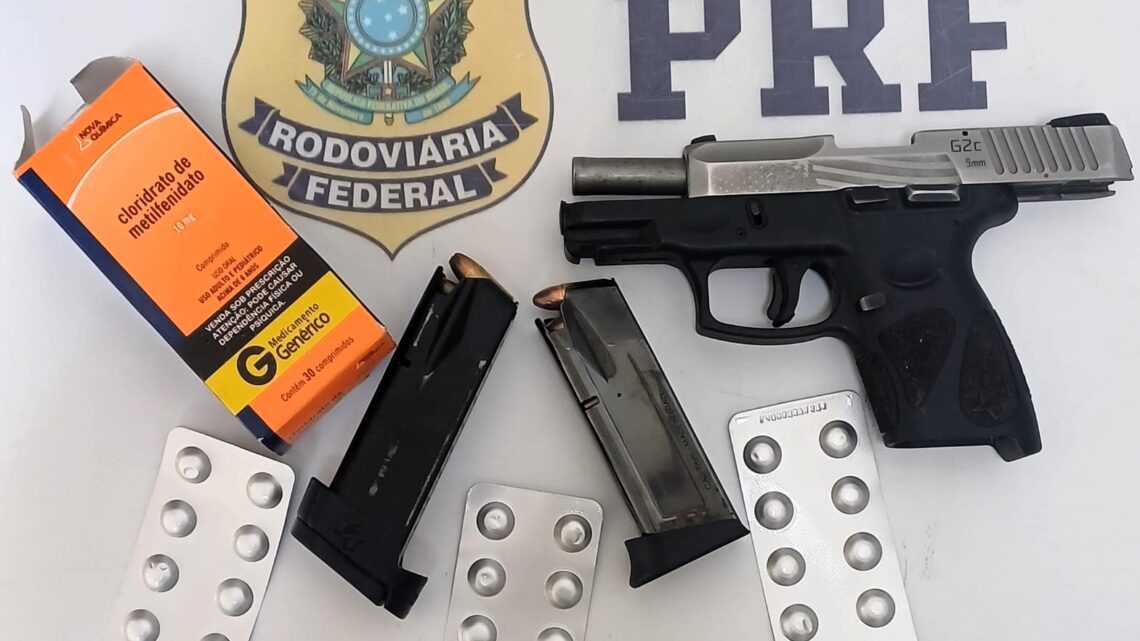 Caminhoneiro é preso com pistola carregada e estimulantes no Planalto Norte de SC Caminhoneiro é preso com pistola carregada e estimulantes no Planalto Norte de SC