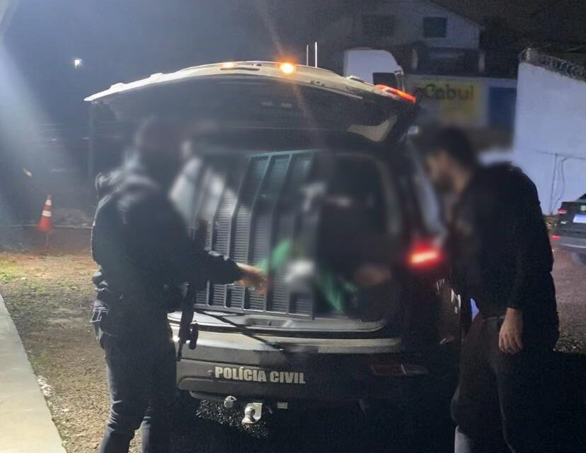 Polícia Civil prende homem por roubo de carro em Chapecó Polícia Civil prende homem por roubo de carro em Chapecó