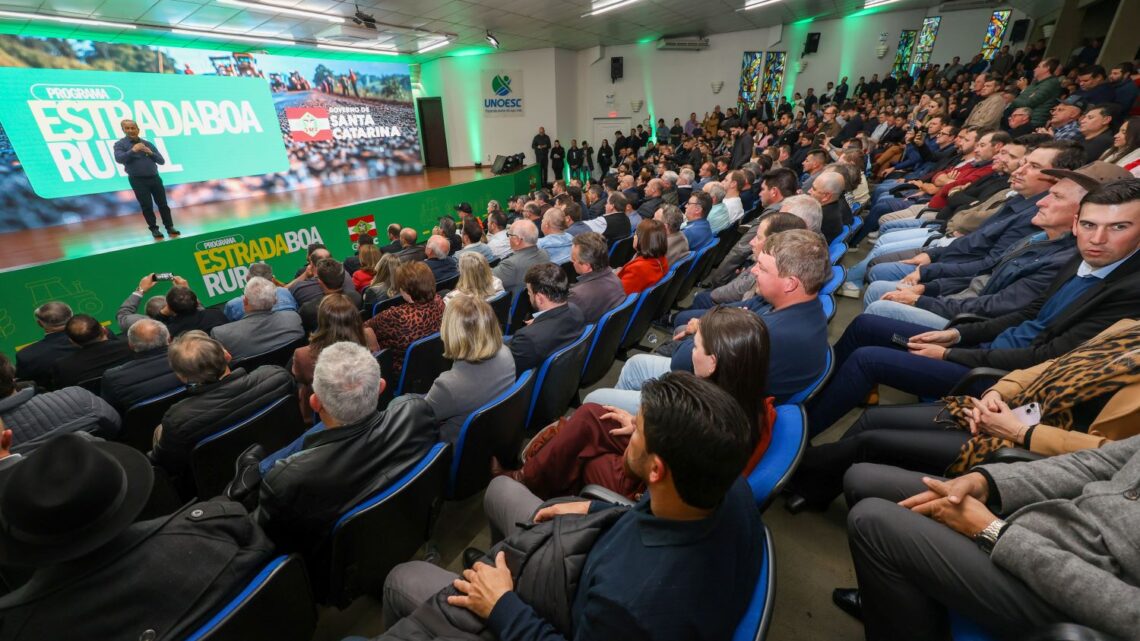 Santa Catarina lança programa de R$ 2,5 bilhões para asfaltar 2.500 km de estradas rurais Santa Catarina lança programa de R$ 2,5 bilhões para asfaltar 2.500 km de estradas rurais