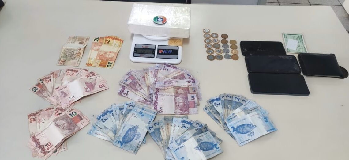 Motorista de ‘app’ e passageira são presos por tráfico de drogas em SC Motorista de ‘app’ e passageira são presos por tráfico de drogas em SC