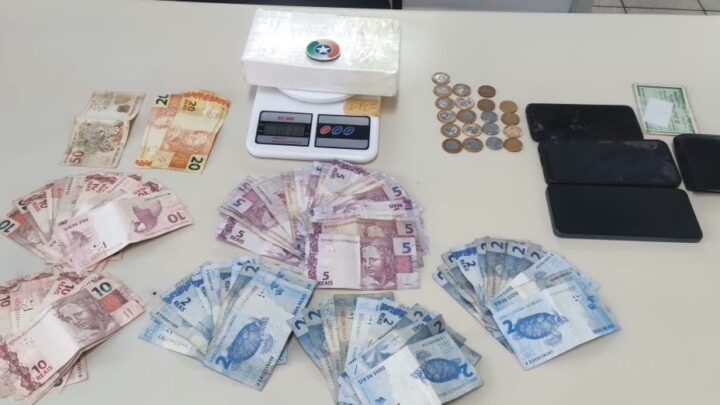Motorista de ‘app’ e passageira são presos por tráfico de drogas em SC