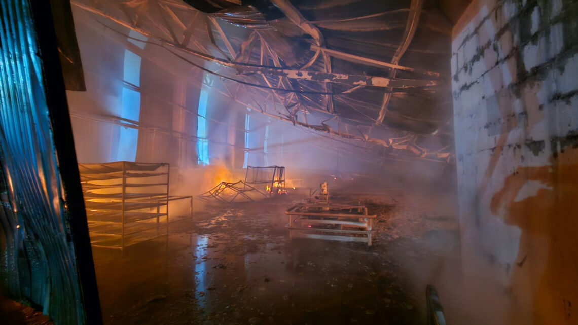 Indústria destruída: incêndio consome galpão de 3,4 mil m² em Chapecó; veja imagens Indústria destruída: incêndio consome galpão de 3,4 mil m² em Chapecó; veja imagens