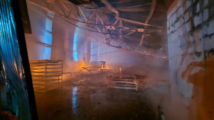 Indústria destruída: incêndio consome galpão de 3,4 mil m² em Chapecó; veja imagens