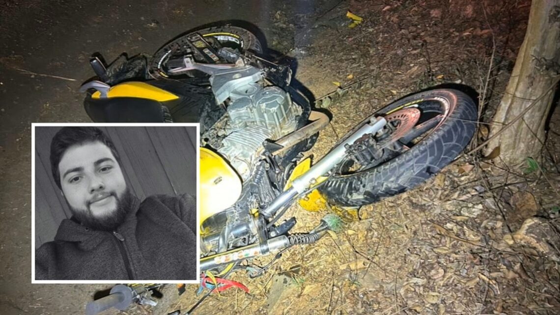 Jovem morre ao bater na traseira de caminhão em pequena cidade de SC Jovem morre ao bater na traseira de caminhão em pequena cidade de SC
