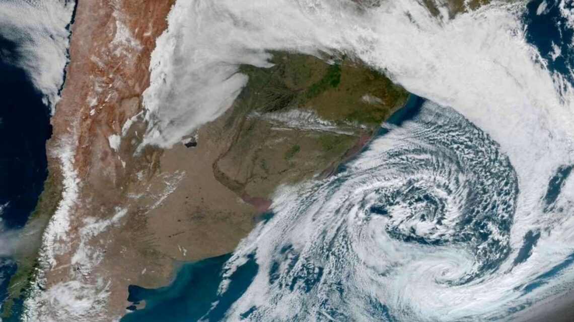 Ciclone extratropical impulsiona ar polar e prolonga onda de frio no Sul