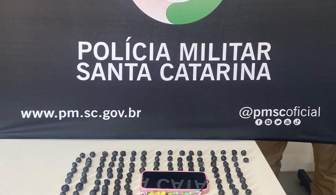 Duas mulheres são presas por tráfico de drogas durante abordagem na SC-157 em Cordilheira Alta