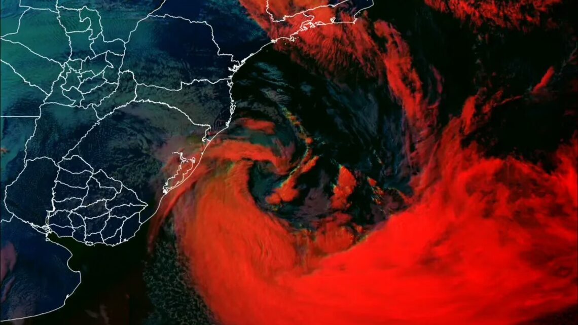 Vento atinge 132 km/h em Santa Catarina e 127 km/h no Rio Grande do Sul Vento atinge 132 km/h em Santa Catarina e 127 km/h no Rio Grande do Sul
